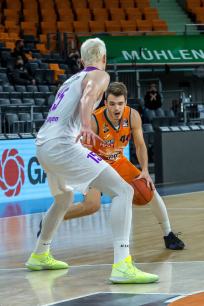 中锋在禁区 中锋在禁区