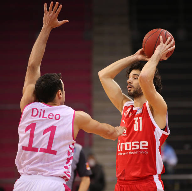 成千上万的 成千上万的